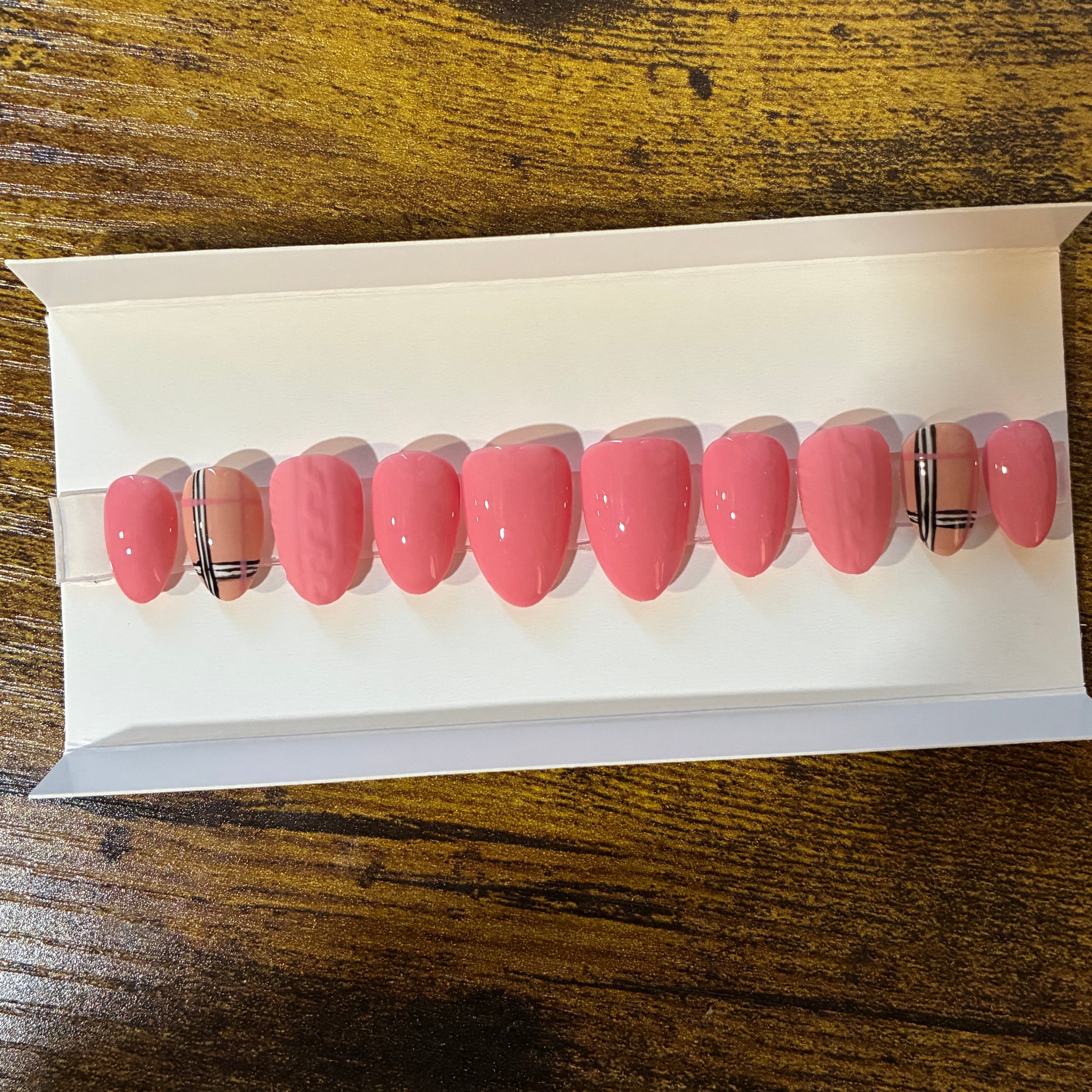 Blushing Plaid Press-On Nail Set